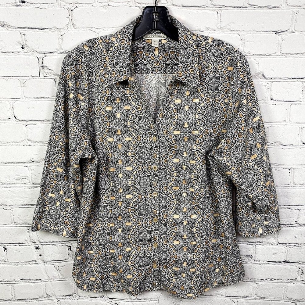 EUC Dana Buchman Button-Down 3/4 Sleeve Top